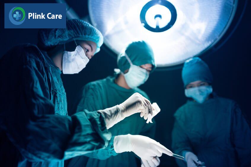 bác sĩ phẫu thuật u màng não