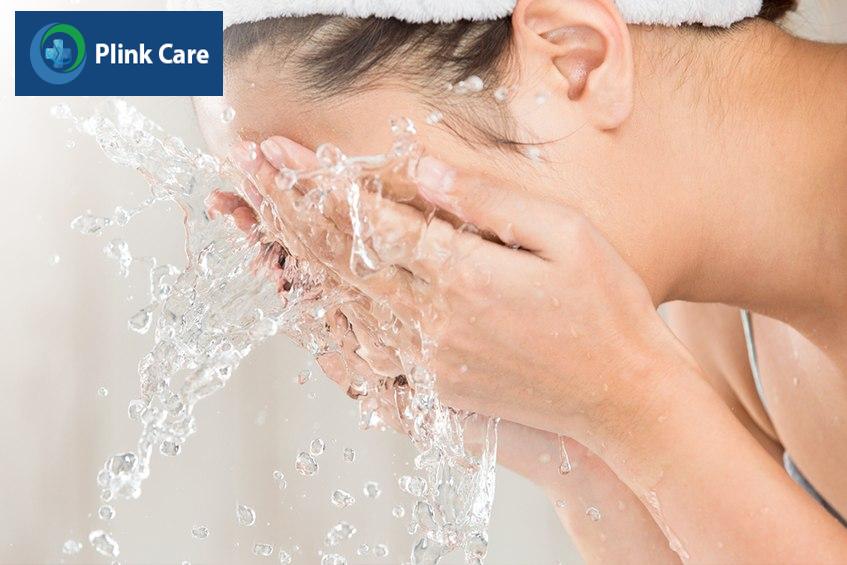 Giữ vệ sinh sạch sẽ là một trong những cách phòng ngừa mụn ẩn.