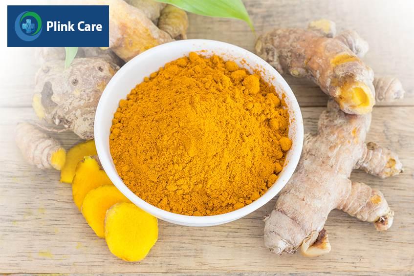 Tinh bột nghệ chứa nhiều chất chống oxy hóa curcumin giúp cải thiện mụn ẩn, xóa mờ thâm.