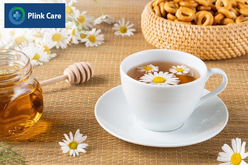 trà hoa cúc trị mất ngủ cho người già tại nhà