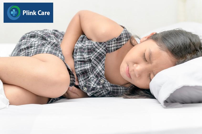 Trẻ bị sỏi thận có thể xuất hiện những có đau ở vùng bụng