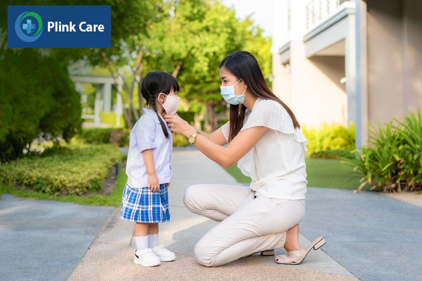 Trẻ nên đeo khẩu trang khi đến những nơi đông người