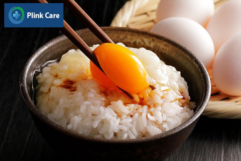 trứng sống gây nguy hiểm cho mẹ và thai nhi