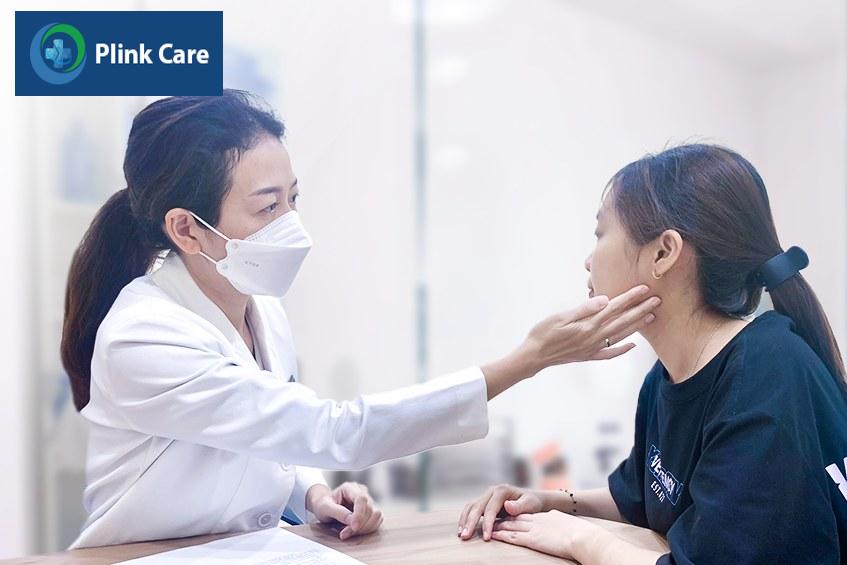 bác sĩ tư vấn biện pháp điều trị và phòng ngừa mụn đầu đen