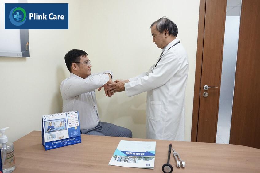 bác sĩ khám bệnh parkinson tại PlinkCare