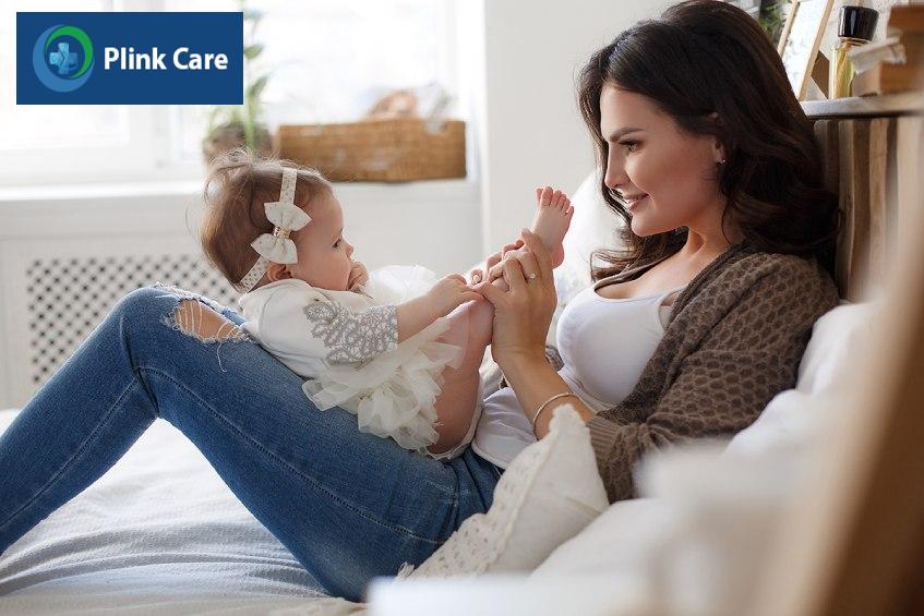 Mẹ có thể ngồi tư thế này rồi cho bé bú bình