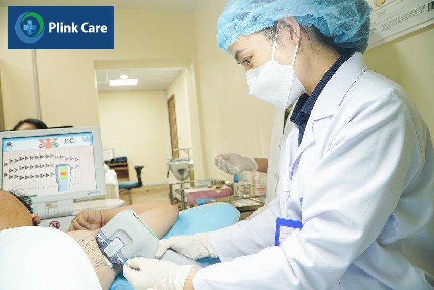 Người bệnh đang được điều trị tăng tiết mồ hôi nách tại khoa Da liễu - Thẩm mỹ Da, PlinkCare TP.HCM