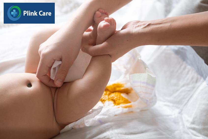 Phân của trẻ sơ sinh khỏe mạnh thường sẽ có tông màu vàng