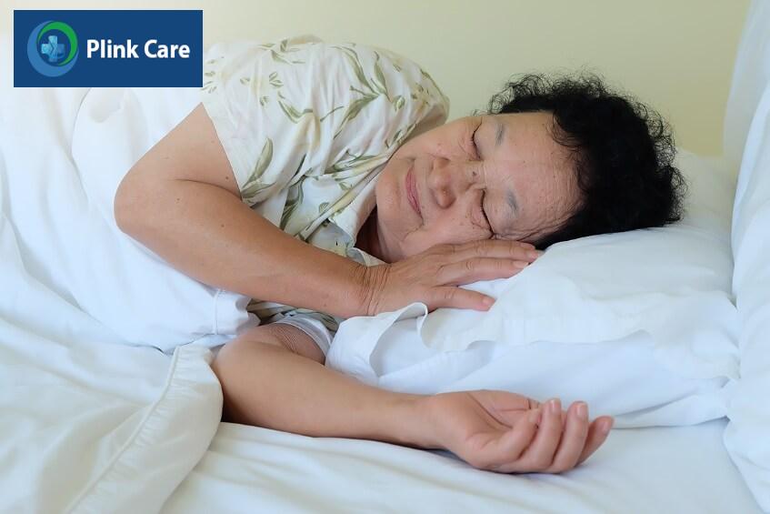 phòng tránh mất ngủ ở người già