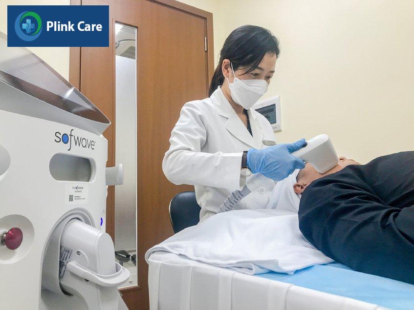 thực hiện xóa nọng cằm bằng máy sofwave