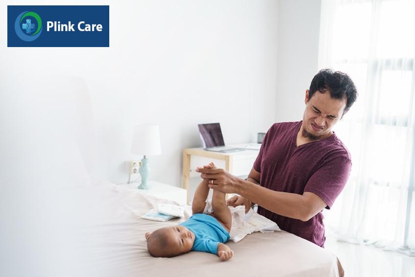 Phân của trẻ sơ sinh có mùi hôi chua khó chịu