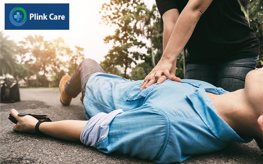 Thực hiện các biện pháp sơ cứu y tế nếu người xỉu có dấu hiệu chấn thương, mất mạch, ngưng thở…