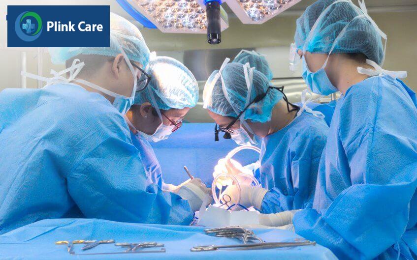 thực hiện phẫu thuật ung thư tuyến giáp