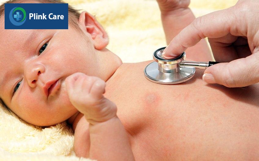 Trẻ sơ sinh bị viêm đường hô hấp cấp nên được đưa đến bác sĩ
