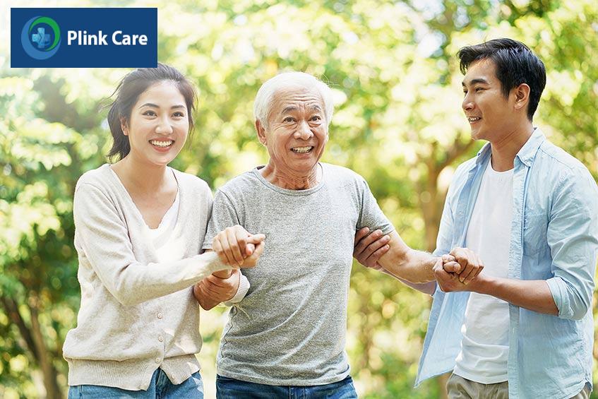 Người thân nên hỗ trợ bệnh nhân vận động nhẹ nhàng và đều đặn mỗi ngày