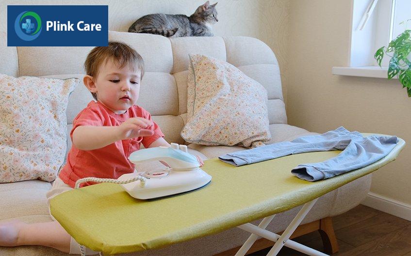 Trẻ em có tính tò mò, có thể với lấy các món đồ gây bỏng