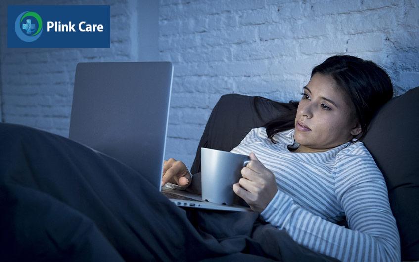Trước khi đi ngủ nên tránh dùng cà phê, rượu, bia và các thiết bị điện tử