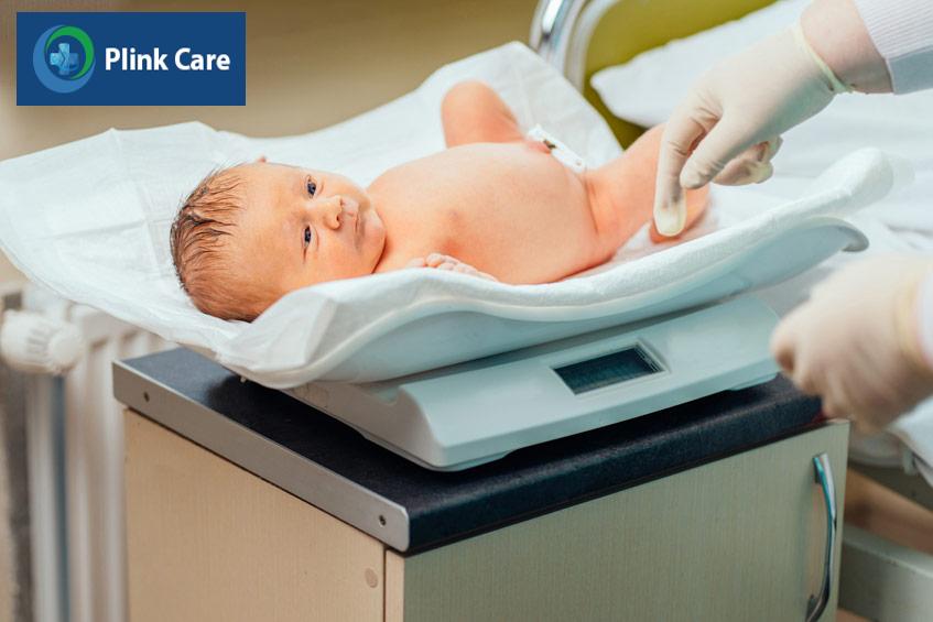 Một trong những dấu hiệu của bệnh thông liên thất ở trẻ sơ sinh là chậm tăng cân
