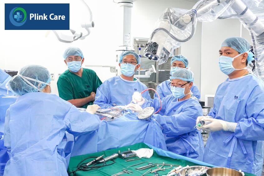 ekip điều trị u nang màng nhện
