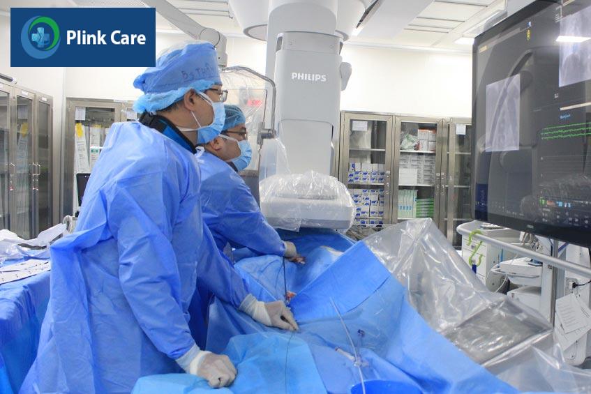 Bác sĩ thông tim đóng lỗ thông liên thất cho người bệnh tại PlinkCare