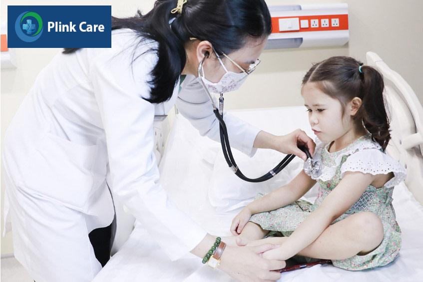 Tại PlinkCare, trẻ được theo dõi chặt chẽ sau phẫu thuật bởi bác sĩ tim bẩm sinh giàu kinh nghiệm