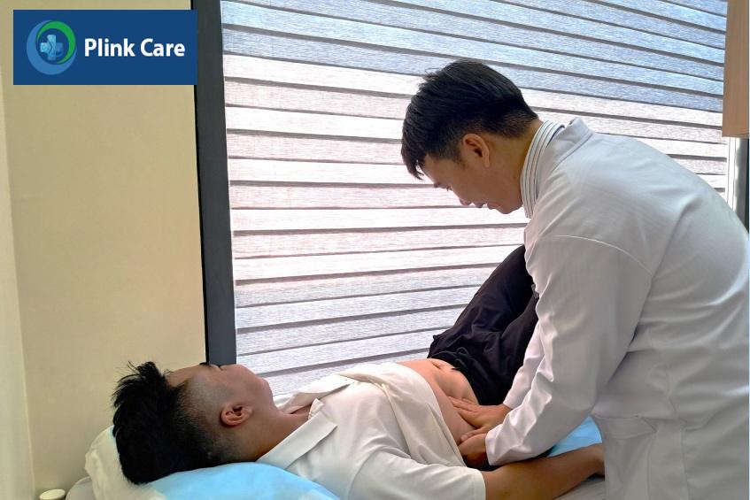 bác sĩ chẩn đoán bệnh