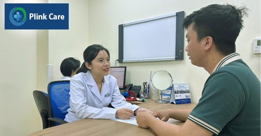 bác sĩ thư tư vấn cho khách hàng