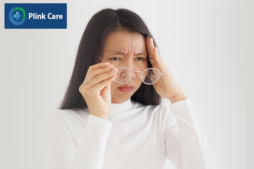 mắt bị lỗ hoàng điểm