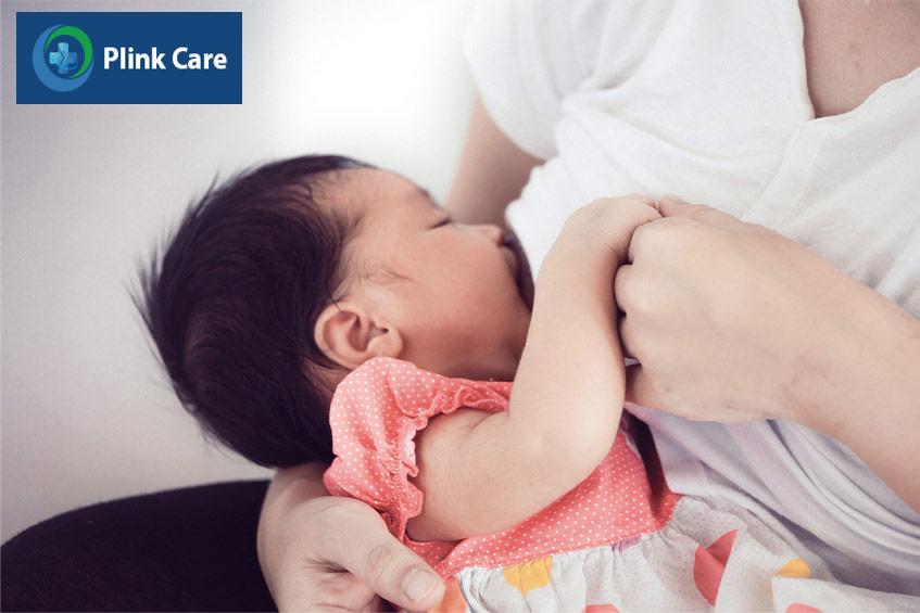 Mẹ nên để trẻ bú bao lâu tùy thích