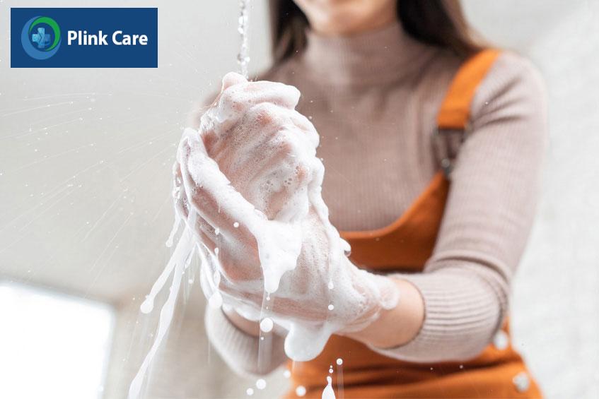 rửa tay thật sạch trước khi thực hiện vắt sữa