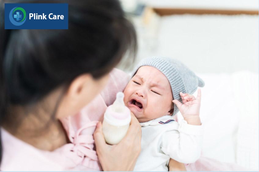 Trẻ sơ sinh mắc bệnh tim bẩm sinh thường quấy khóc, bú ít