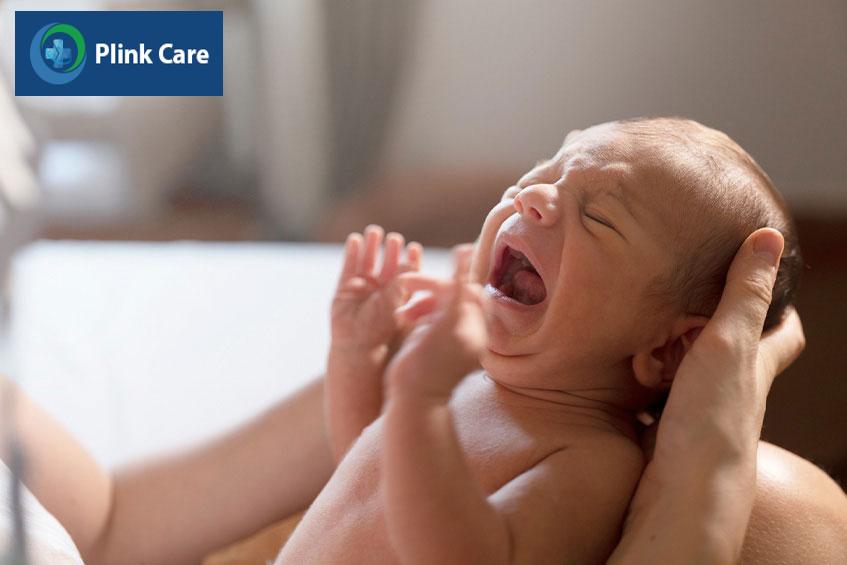 trẻ quấy khóc khi ngừng bú mẹ