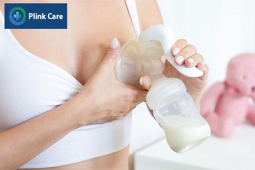vắt sữa bằng tay hoặc sử dụng máy hút