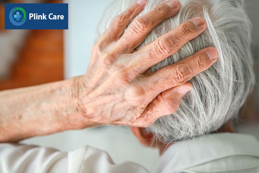 đau đầu là triệu chứng máu tụ dưới màng cứng mãn tính