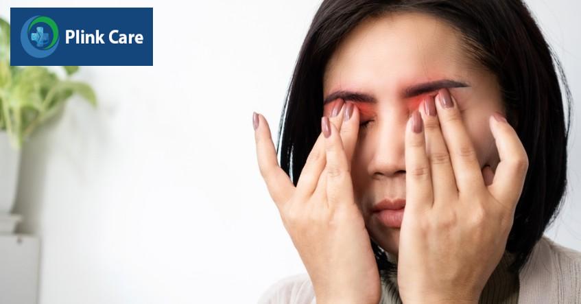 massage nhẹ nhàng giúp giảm triệu chứng khó chịu khi dị ứng mắt