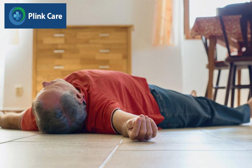 Ngã khi tụt huyết áp bất ngờ có thể gây chấn thương