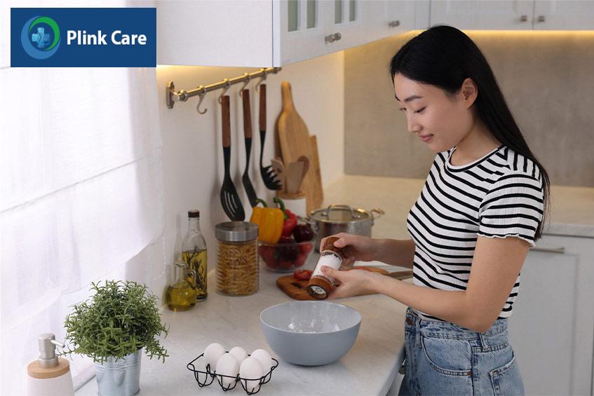 Người bị huyết áp nên thăm khám và điều chỉnh chế độ ăn theo hướng dẫn của bác sĩ