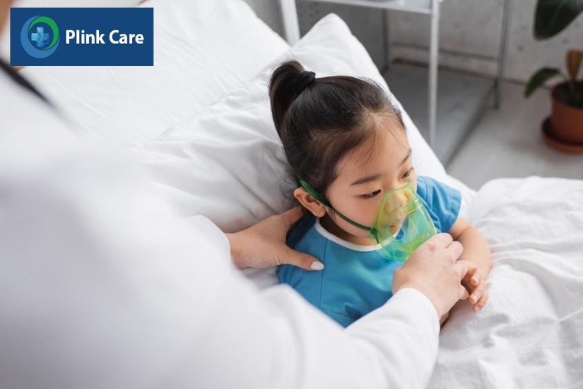 Trẻ bị viêm phổi nặng sẽ được bác sĩ điều trị tích cực