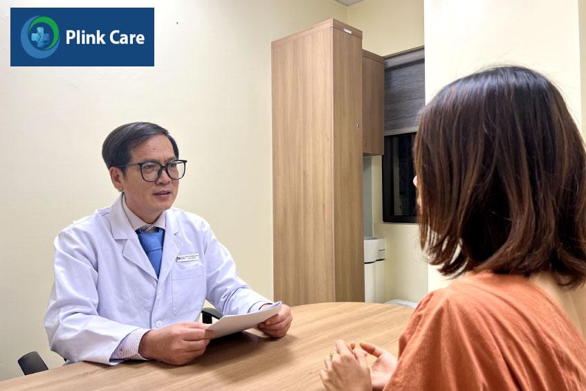 bác sĩ ngọc vinh tư vấn cho bệnh nhân