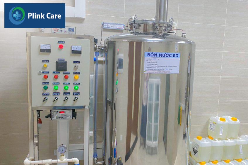 bồn chứa nước ro trước khi được bơm lên hệ thống