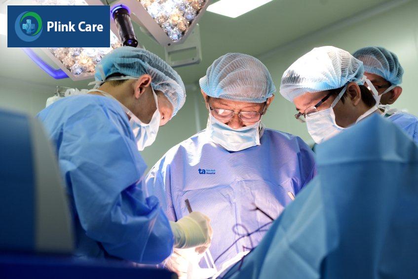 các bác sĩ trung tâm tiết niệu thận học