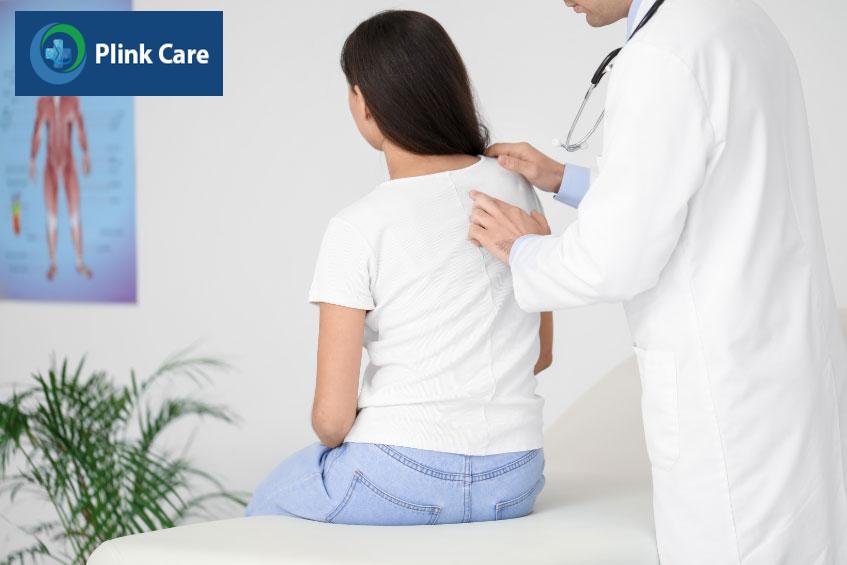 cột sống phát triển lệch một bên