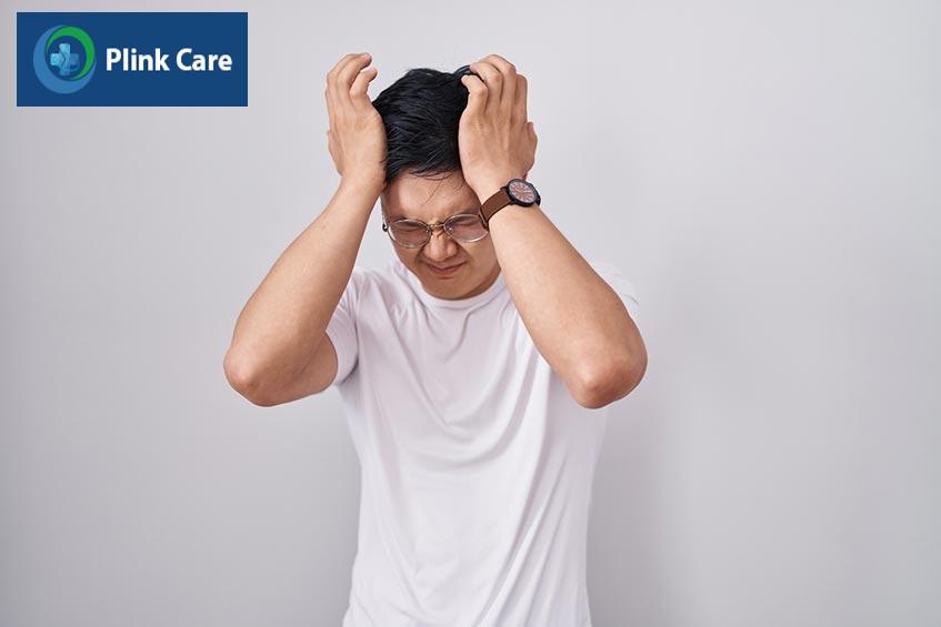 đau đầu là triệu chứng phổ biến của bệnh u sao bào lông