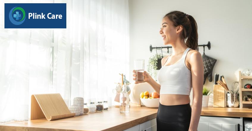 Di chuyển đến nhà bếp để uống nước sẽ giúp bạn hạn chế ngồi lâu một chỗ