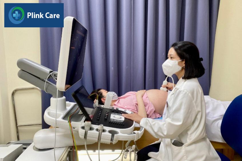 Mẹ bầu nên đi thăm khám, siêu âm đúng theo lịch để phát hiện sớm các bất thường thai nhi