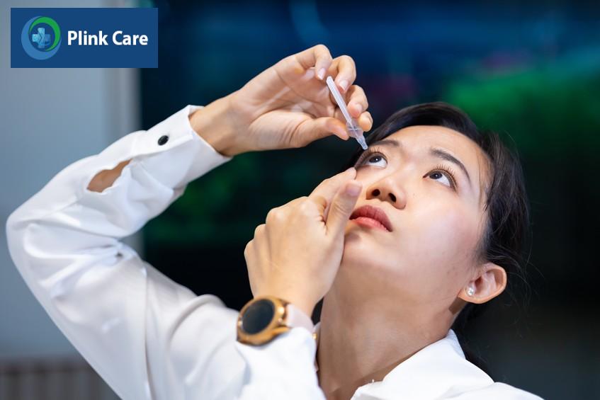 nếu gặp bất kỳ tác dụng phụ nào khi sử dụng thuốc nhỏ mắt phải báo ngay cho bác sĩ