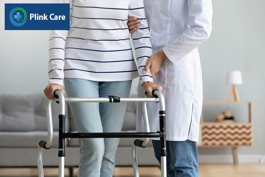 người bệnh có thể học cách dùng khung tập đi trong chương trình