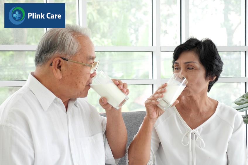 người lớn bị suy nhược cơ thể nên uống các loại sữa phù hợp