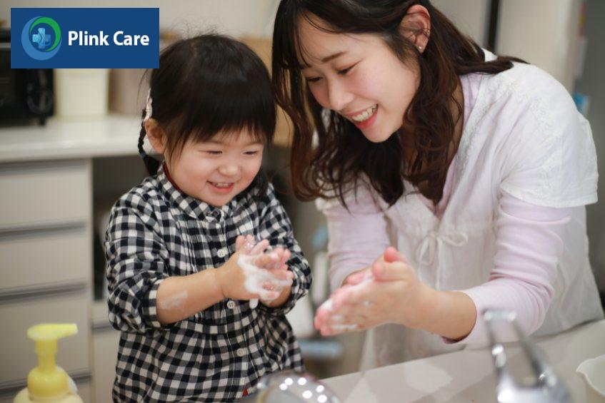 Phụ huynh nên tập cho trẻ thói quen rửa tay với xà phòng