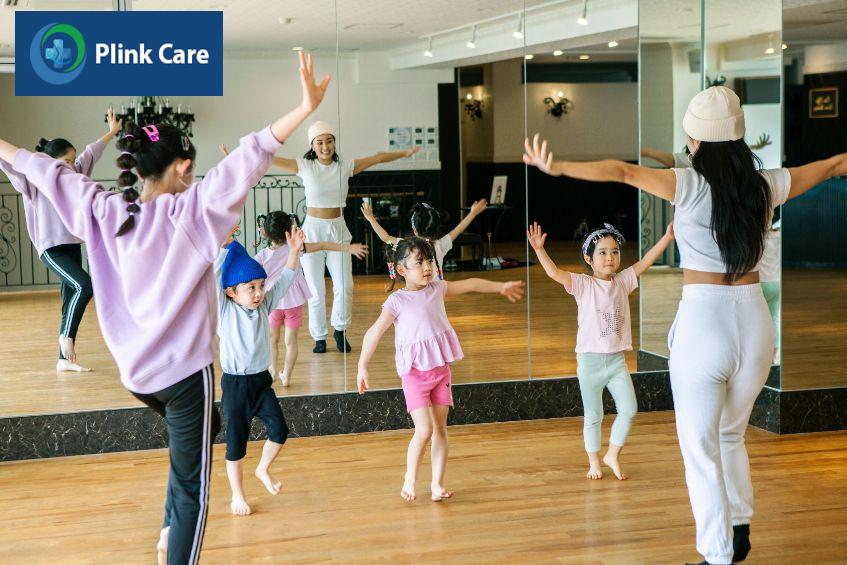 rèn luyện thể chất với cường độ phù hợp giúp hạn chế suy nhược cơ thể ở trẻ